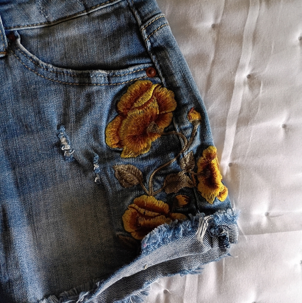 VANILLA STAR Jean Shorts